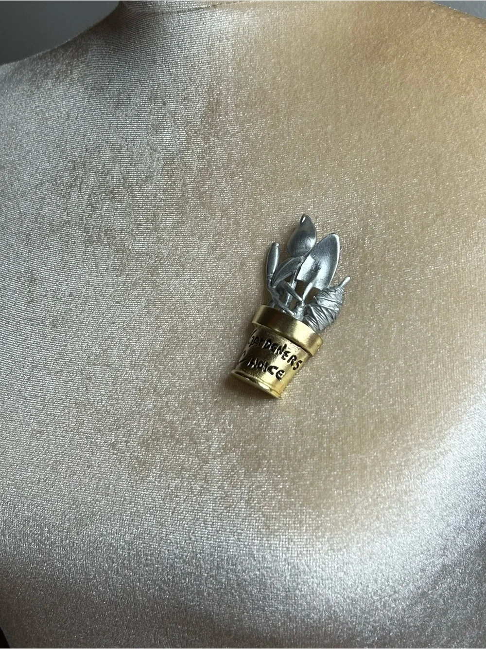 Vintage UltraCraft Gardeners Choice two tone brooch